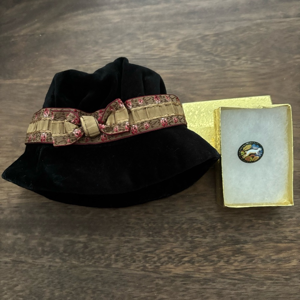 AMERICAN GIRL Rebecca’s Pin and Hat from Classic Collection